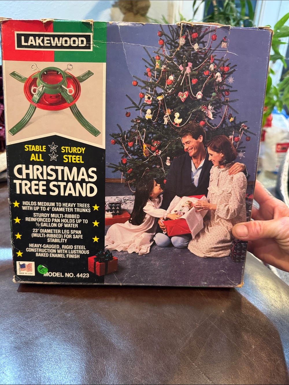 VINTAGE 1980โs LAKEWOOD STURDY STEEL CHRISTMAS TREE STAND MODEL 4423 W-BOX